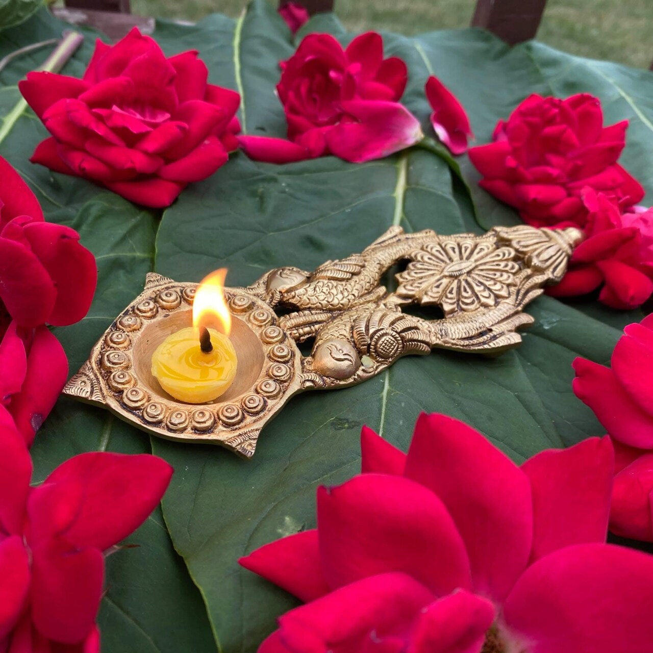 Brass Finish Pooja Aarti Spoon 1 Pc Diya Twin Parrot Design Round Hawan Spoon for Pouring Ghee in Hawan Kund Diwali Gift Ethnic Indian Aarti Spoon Wedding Return Gifts Home Temple Decor